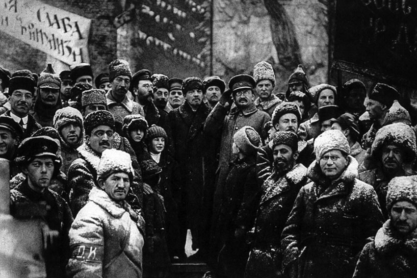 Большевики во главе с Лениным и Троцким зима 1917/1918 год.