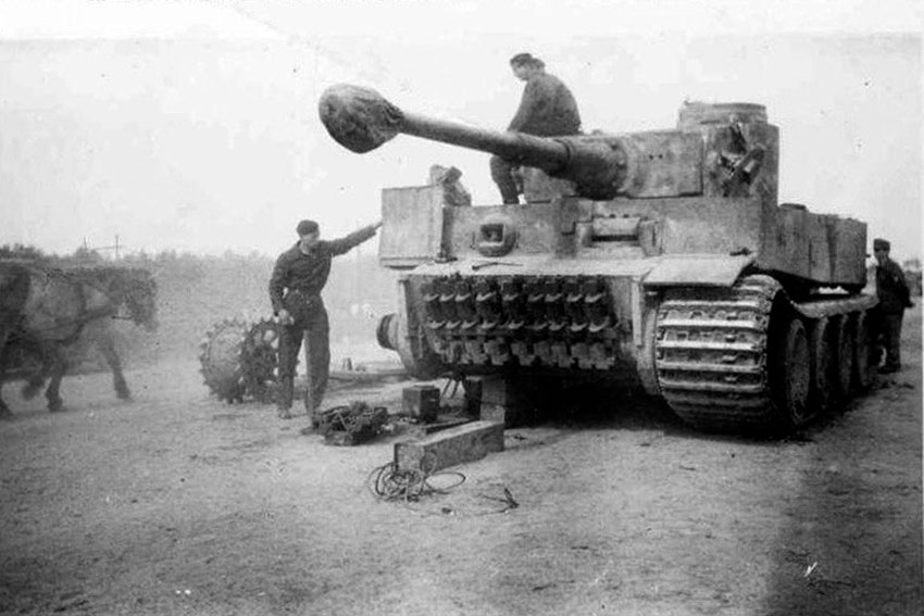 Немецкий тяжелый танк Pz.kpfw VI Тигр-502 тяжелого танкового... Немецкий тяжелый танк Pz.kpfw VI Тигр-502 тяжелого танкового...