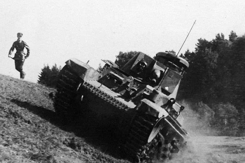 LT vz.35, движущийся по склону Сентябрь 1938 год.