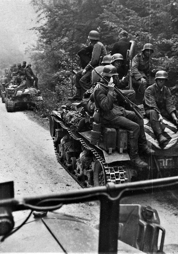Колонна 6 танковой дивизии Panzerkampfwagen 35(t)s лето 1941 год.