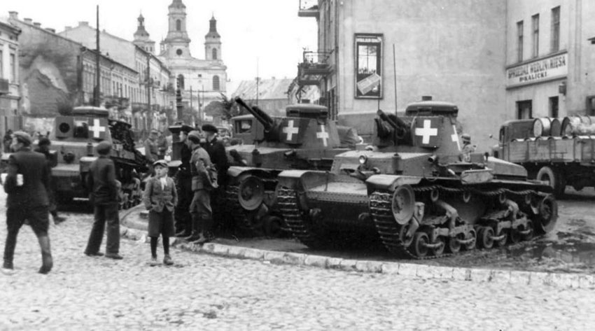 Танки Pz.Kpfw. 35 (t) в польском городе Радом, 1939 год.