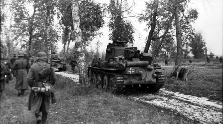Немцы в березовой роще, север СССР, октябрь 1941 год.