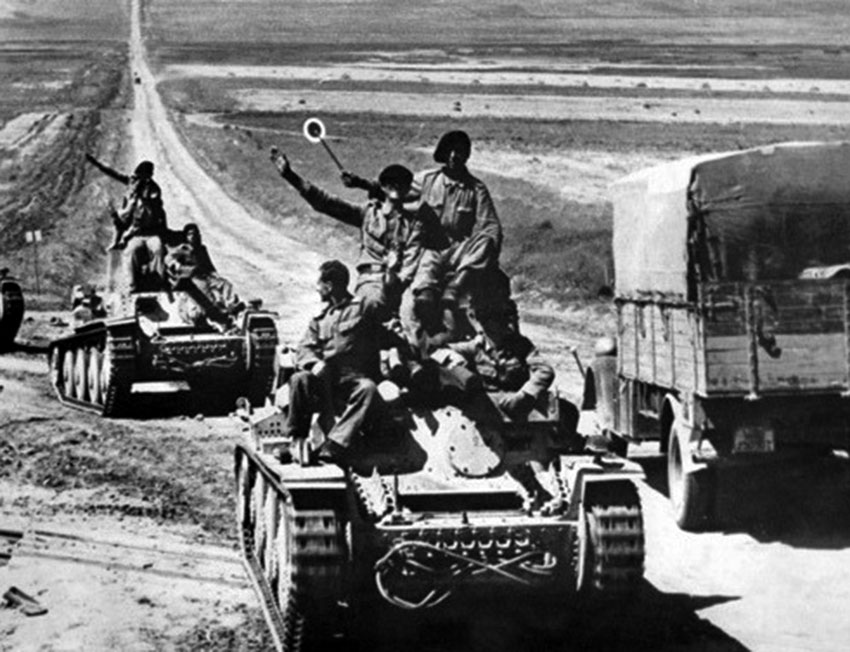 Pz 38 (т) (румынское обозначение Т-38) танкового батальона румынской...
