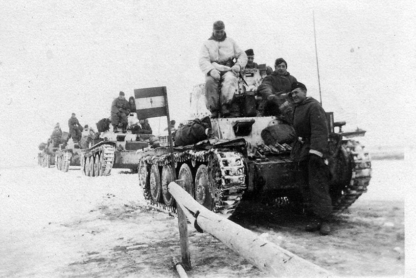 Колонна немецких танков Pzkpfw 38(t) , 1941 год.