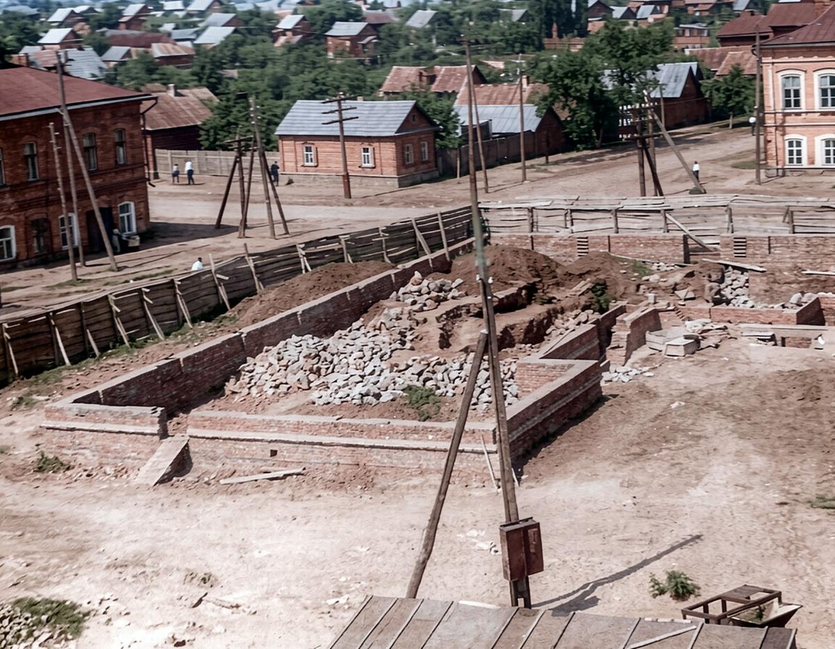 Строительство общежития май 1956 год.