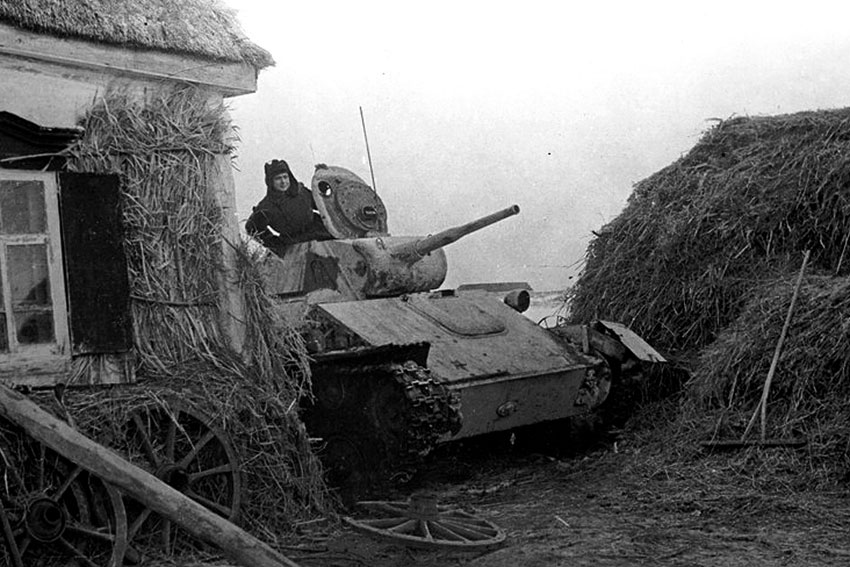 Экипаж танка Т-70 381-го танк батальона 174-й танковой бригады...