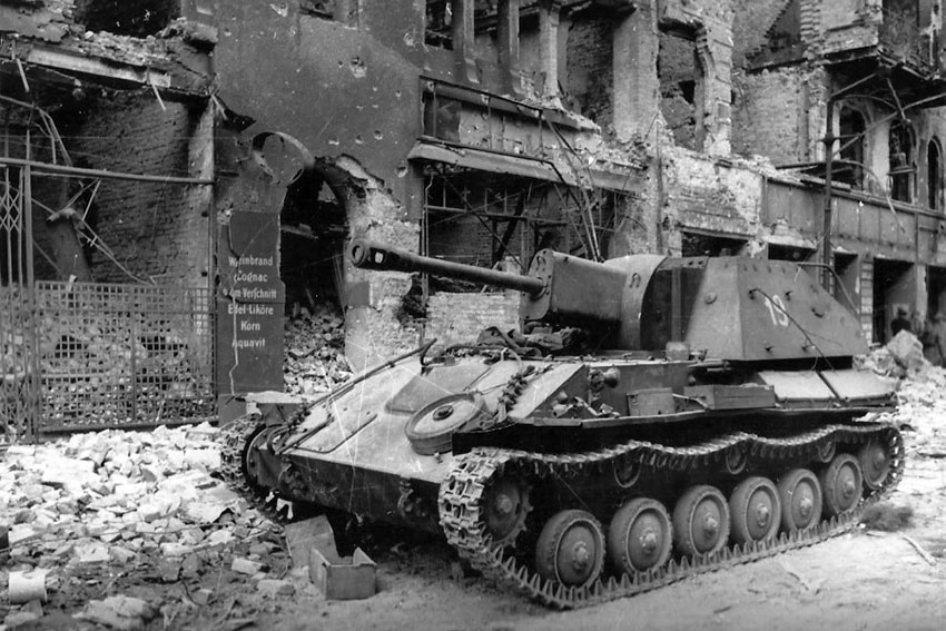 На базе Т-70 в конце 1942 года была построена лёгкая самоходно-артиллерийская...