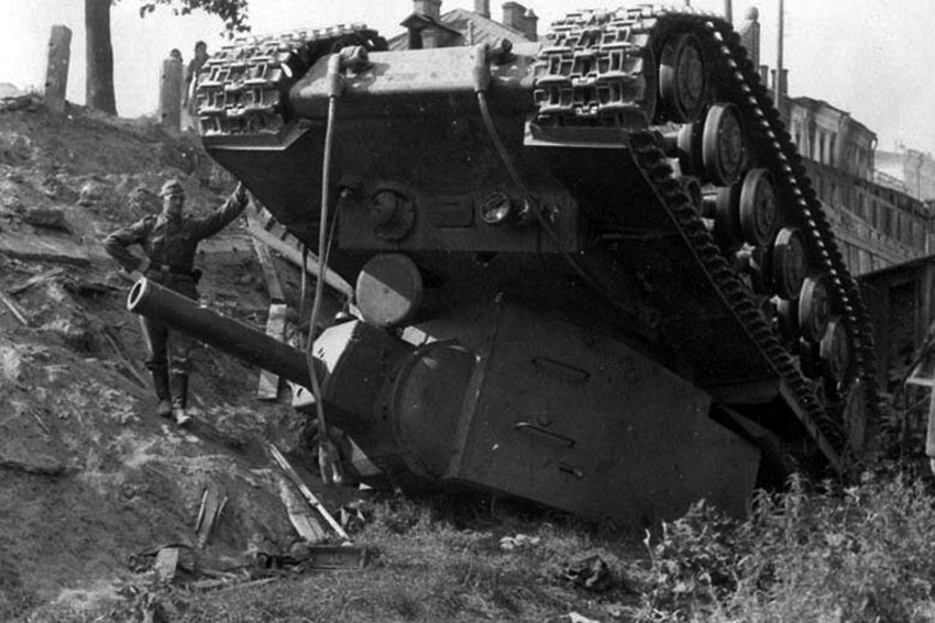 Советский танк КВ-2, 1941 год.