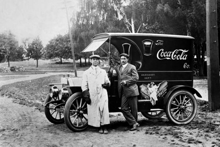 Грузовик доставки компании Coca-Cola, 1909 1910 года.