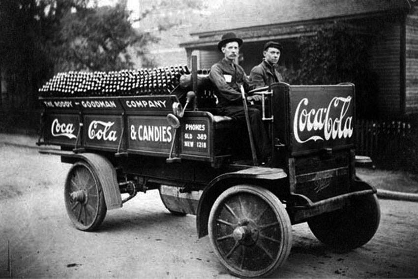 Грузовик доставки компании Coca-Cola, 1909 год.