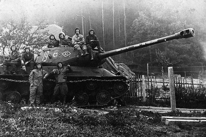 Танк - ИС-2 из 78-го гвардейского тяжелого танкового полка...