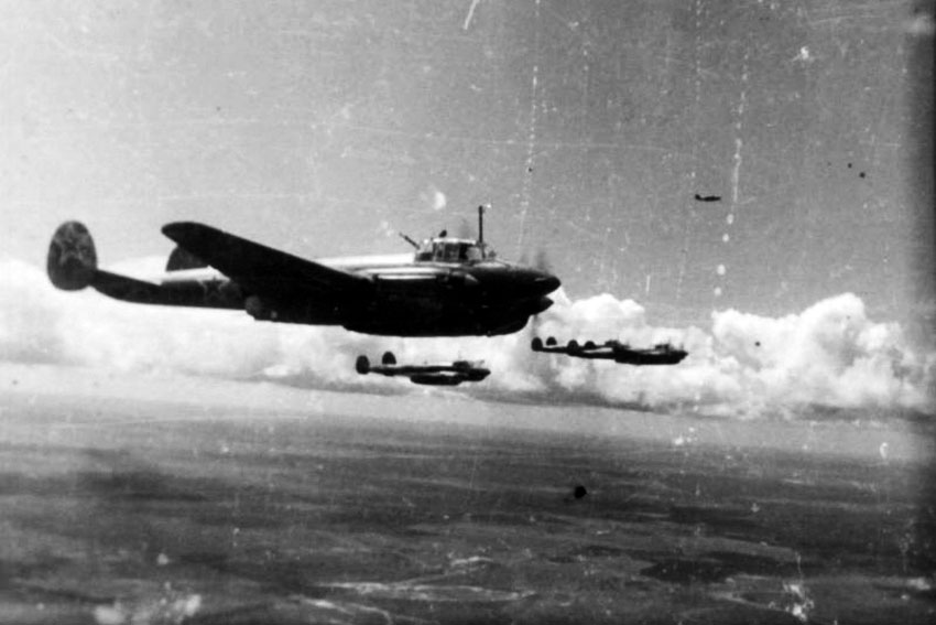 Украина, советские бомбардировщики ПЕ-2