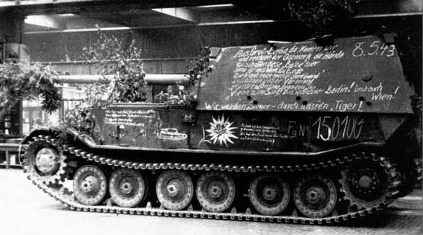 «Фердинанд» (Sd.Kfz. 184) с номером шасси 150100 (Fgst. Nr. 150100) на заводе...