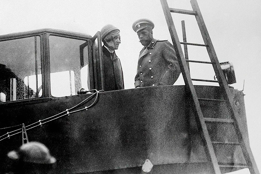 Осмотр Николаем II аэроплана Игоря Сикорского «Русский... Осмотр Николаем II аэроплана Игоря Сикорского «Русский...