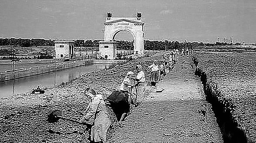 <b>В 1949 году</b> для строительства власти набирали рабочих... <b>В 1949 году</b> для строительства власти набирали рабочих...