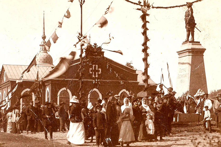 Торжественное открытие памятника Петру I в Архангельске...