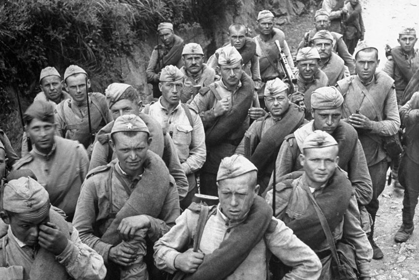 Советские солдаты в Корее. Октябрь 1945 года.