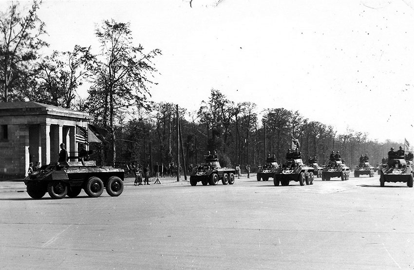 Парад Победы союзных войск 7 сентября 1945 года. 

Колонна...