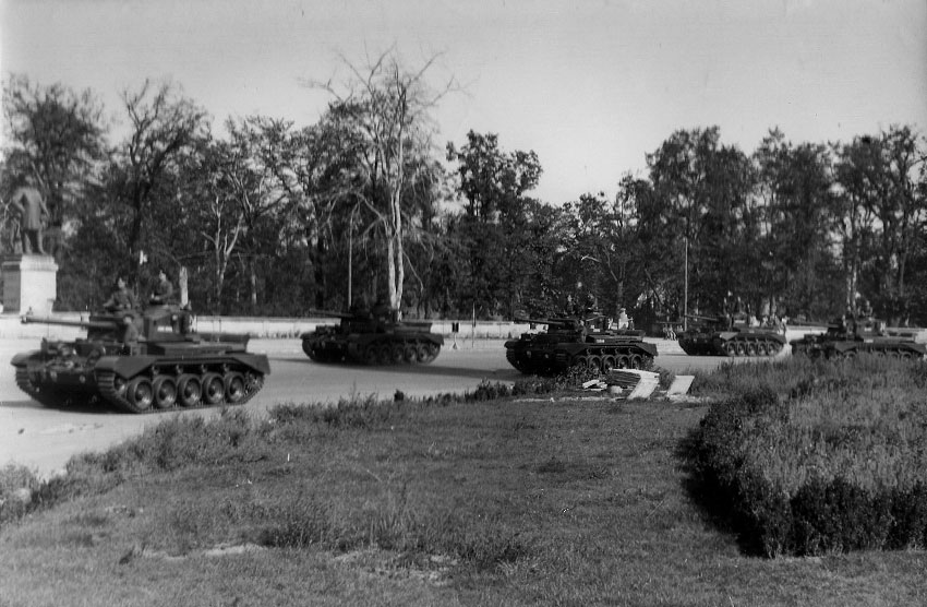 Парад Победы союзных войск 7 сентября 1945 года. Колонна из...
