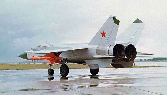 В российских ВКС «двадцать пятый» сменил МиГ-31, имеющий...
