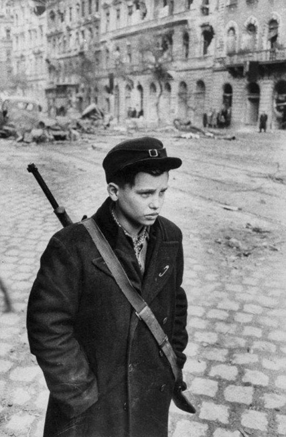 Юный участник Венгерского восстания. Будапешт, 4 ноября...