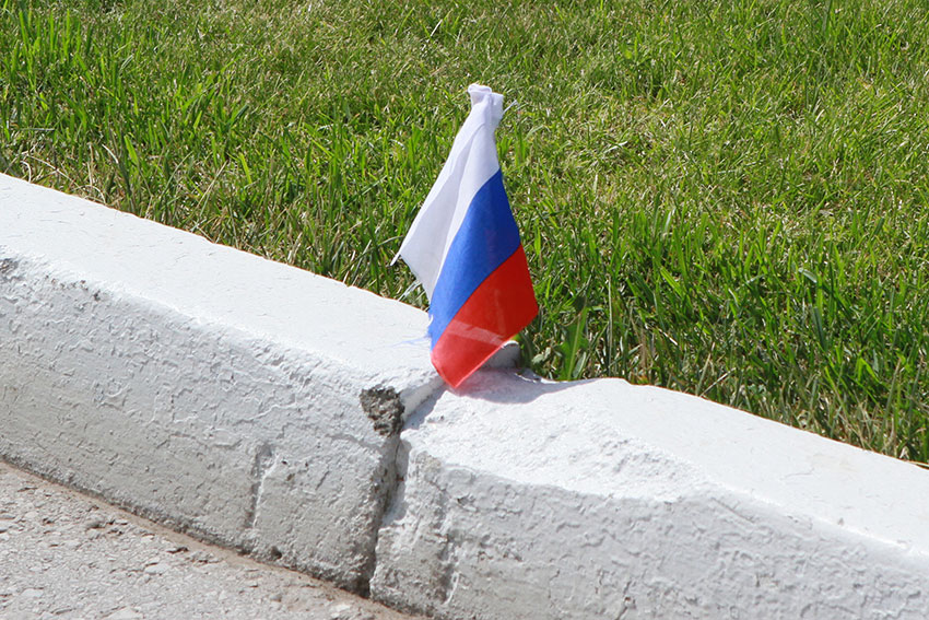 На улице.
