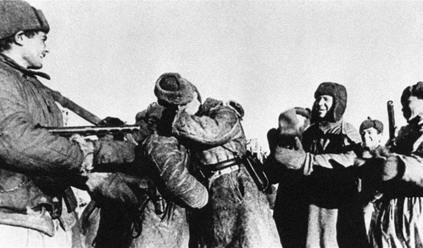 Враг взят в клещи. Войска Юго Западного и Донского фронтов...