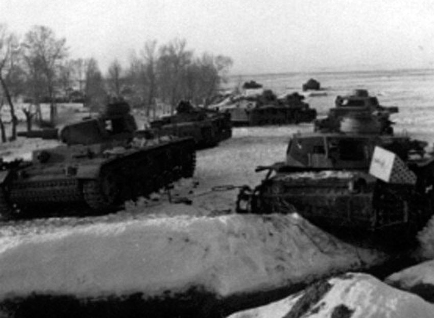 Брошенная немецкая техника после битвы. Фото 1943 год.