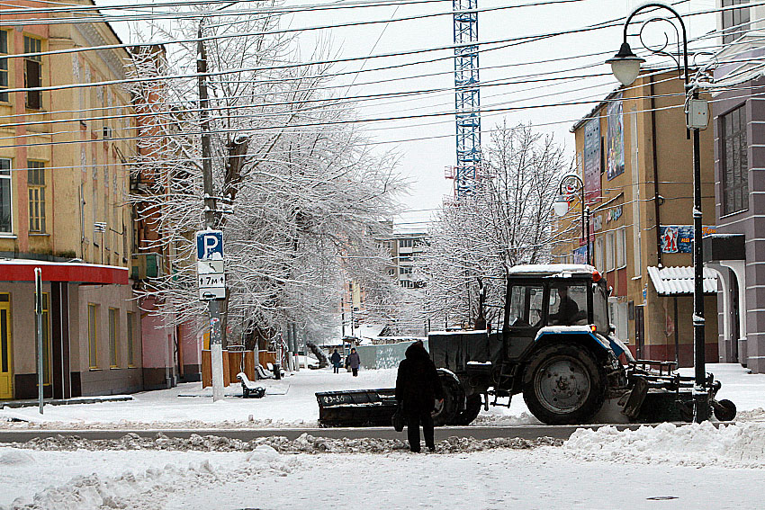 Уборка снега в Энгельсе Уборка снега в Энгельсе