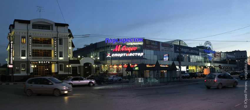 Ночь в городе и на набережной Ночь в городе и на набережной